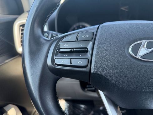 Used 2022 Hyundai Venue SEL FWD image 15