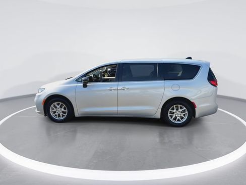 Used 2024 Chrysler Pacifica Touring-L FWD image 5