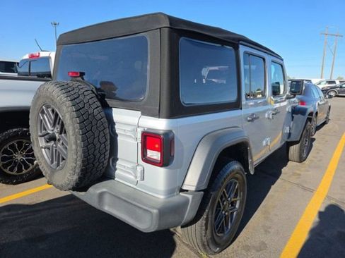 Used 2024 Jeep Wrangler Unlimited Sport AWD/4WD image 3