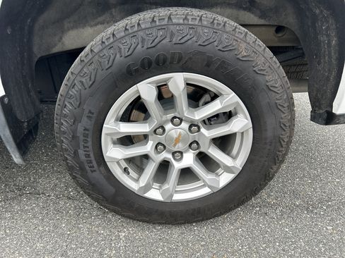 Used 2025 Chevrolet Silverado 1500 LT AWD/4WD image 16
