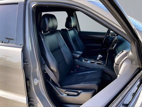Certified 2022 Jeep Grand Cherokee Laredo X AWD/4WD image 16