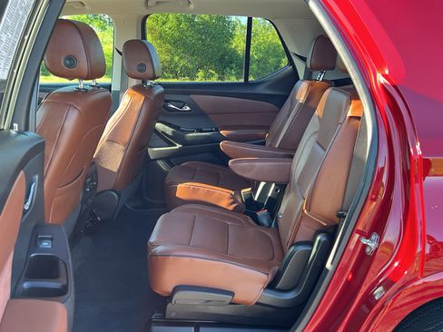 Used 2019 Chevrolet Traverse High Country w/ LPO, Cargo Package AWD/4WD image 36