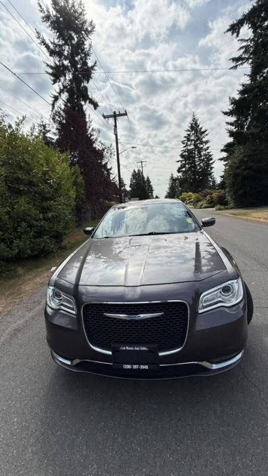 Used 2016 Chrysler 300 Limited RWD image 9