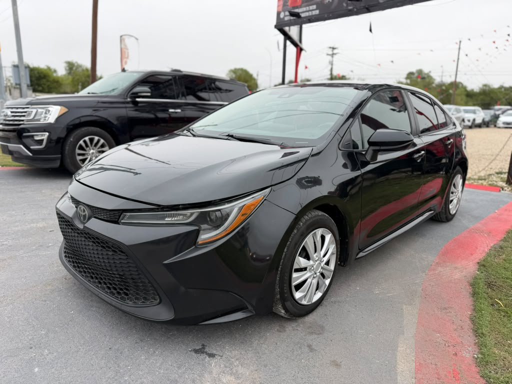 Used 2020 Toyota Corolla LE FWD image 1