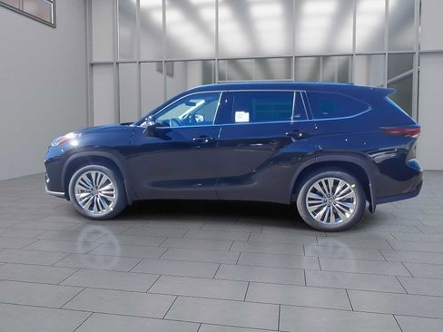 New 2026 Toyota Highlander Platinum AWD/4WD image 2
