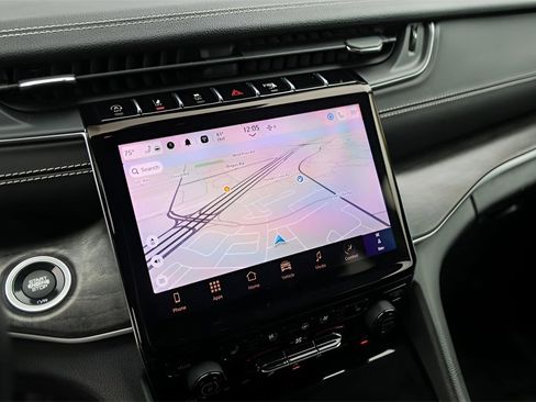 Used 2022 Jeep Grand Cherokee L Limited w/ Luxury Tech Group II image 14