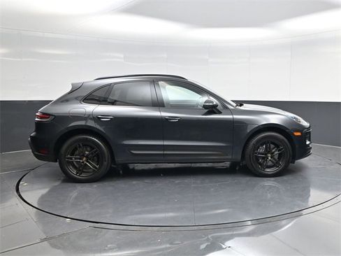 Used 2022 Porsche Macan image 2