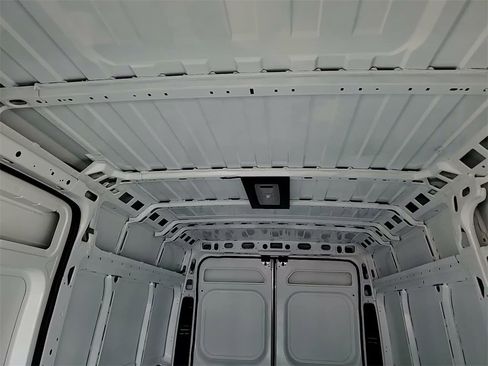 Used 2025 RAM ProMaster 2500 w/ Convenience Group image 30