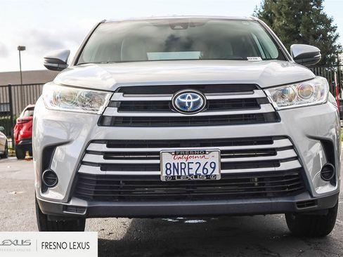 Used 2019 Toyota Highlander LE image 2
