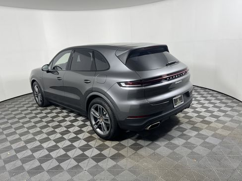 Certified 2025 Porsche Cayenne E-Hybrid AWD/4WD image 3
