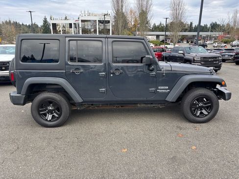 Used 2017 Jeep Wrangler Unlimited Sport w/ Connectivity Group image 4