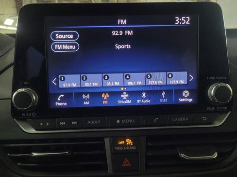 Used 2024 Nissan Altima 2.5 SV image 25