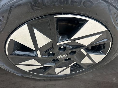 Used 2024 Hyundai Kona SEL w/ Convenience Package FWD image 17