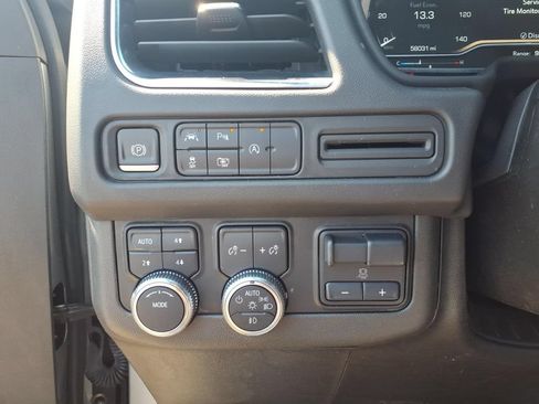 Used 2023 GMC Yukon SLT w/ SLT Premium Package AWD/4WD image 15