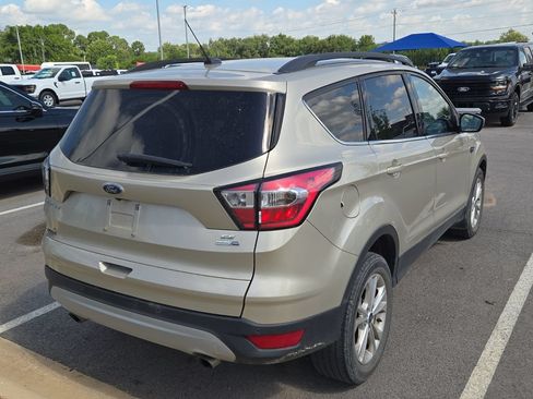 Used 2017 Ford Escape SE w/ Equipment Group 201A AWD/4WD image 3