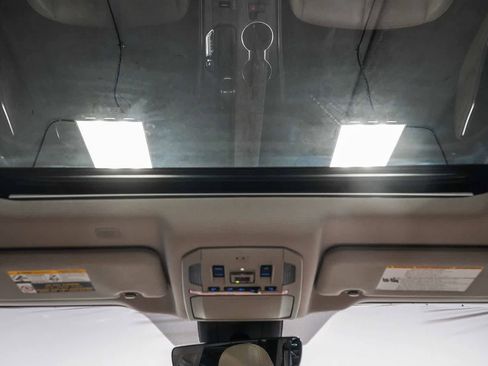 Certified 2020 Toyota Highlander XLE FWD image 17
