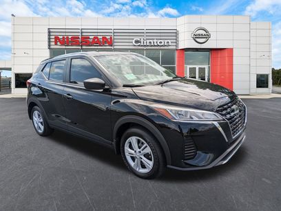 New 2025 Nissan Kicks Play S