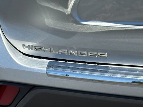 Used 2021 Toyota Highlander XLE AWD/4WD image 13