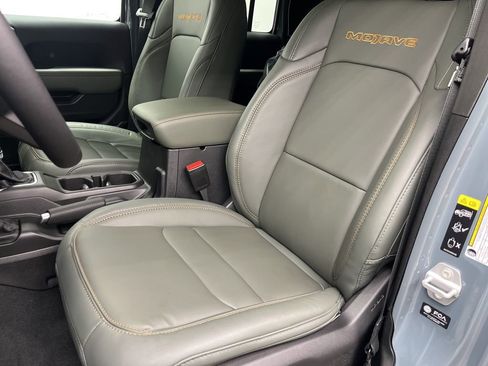 New 2026 Jeep Gladiator Mojave image 8