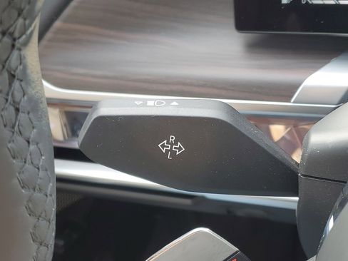 Certified 2023 BMW 760i xDrive w/ Executive Package image 13