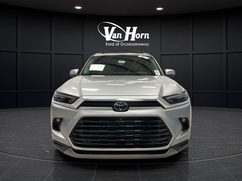 Used 2024 Toyota Grand Highlander AWD Hybrid image 2