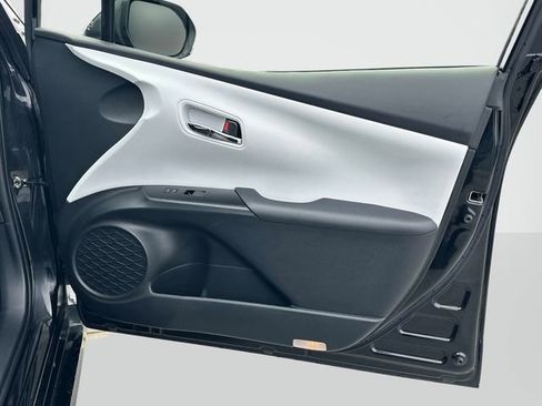 Used 2022 Toyota Prius XLE w/ Advanced Technology Package image 21