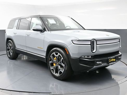 Used 2022 Rivian R1S Launch Edition image 2