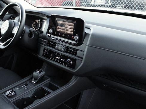 Certified 2024 Nissan Pathfinder S image 28