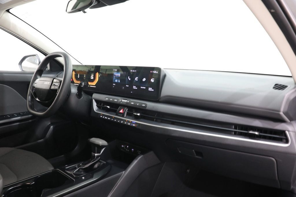 Used 2025 Kia K4 FWD image 16