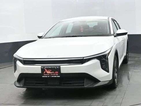 Used 2025 Kia K4 image 1