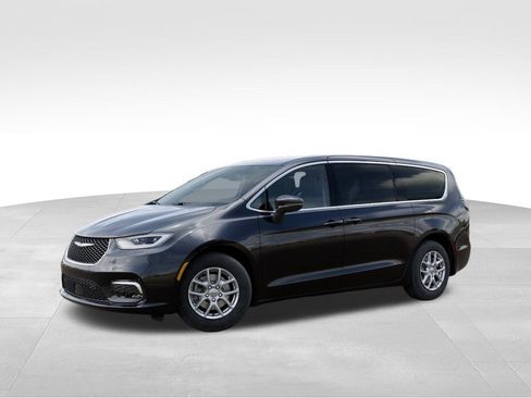 New 2026 Chrysler Pacifica Select FWD image 2