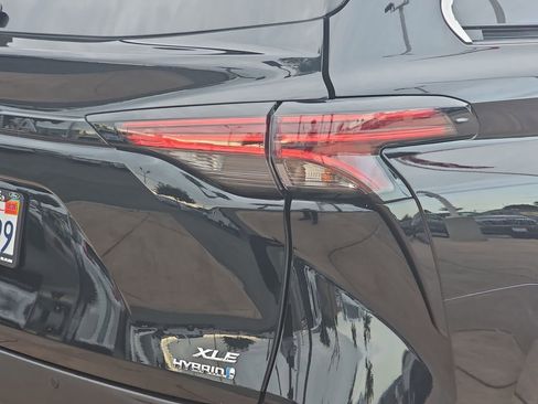 Used 2022 Toyota Sienna XLE image 41