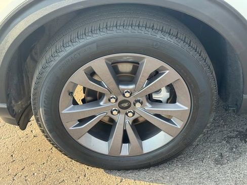 Used 2023 Ford Explorer XLT w/ Equipment Group 202A AWD/4WD image 10