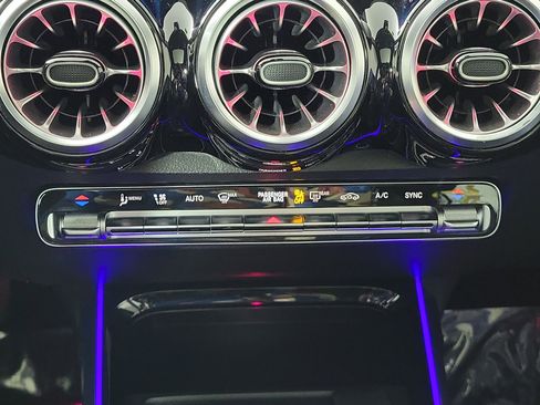 Used 2022 Mercedes-Benz GLB 250 image 20