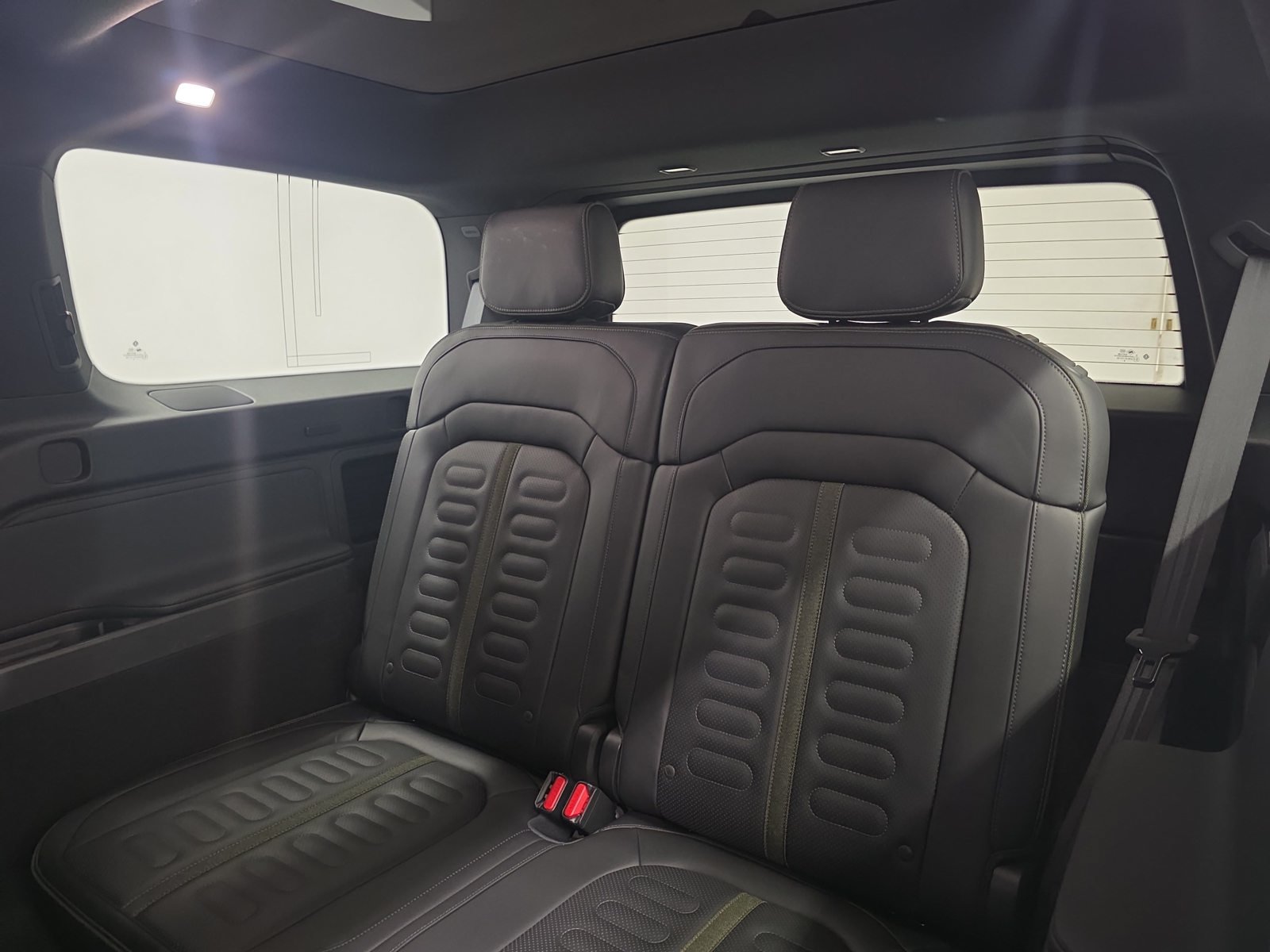 Used 2025 Rivian R1S Adventure Dual AWD/4WD image 22