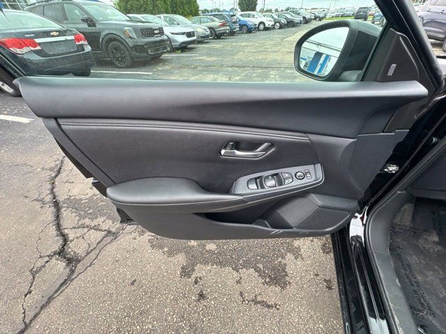 Used 2024 Nissan Sentra SV FWD image 10