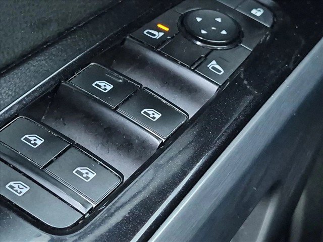 Used 2023 Nissan Pathfinder SL AWD/4WD image 13