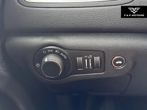 Used 2015 Chrysler 200 Limited FWD image 18