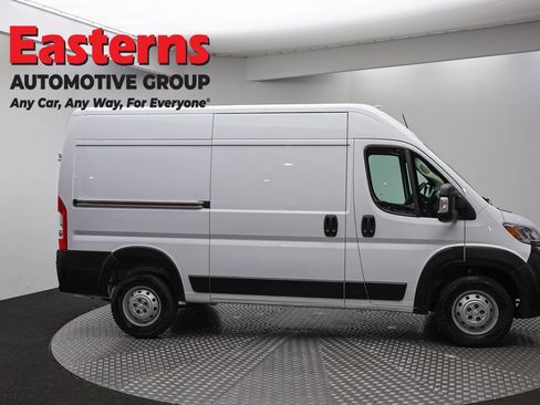 Used 2023 RAM ProMaster 2500 w/ Convenience Group FWD image 4
