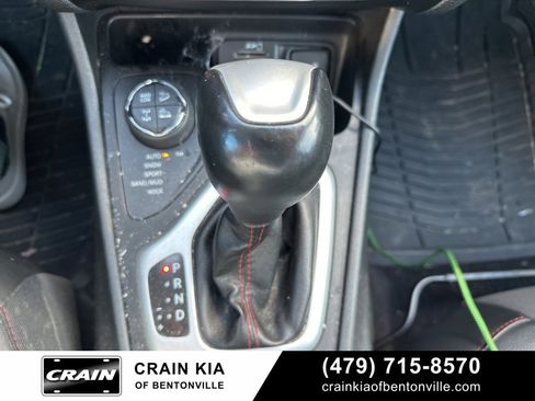 Used 2018 Jeep Cherokee Trailhawk w/ Comfort/Convenience Group image 34