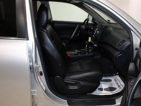 Used 2013 Toyota Highlander SE AWD/4WD image 30