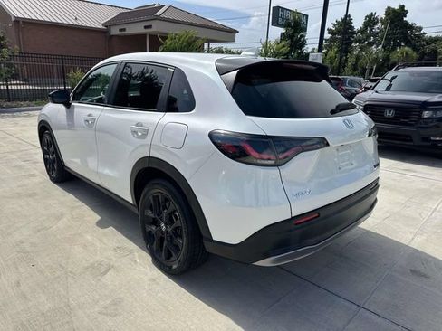 Certified 2025 Honda HR-V Sport image 5