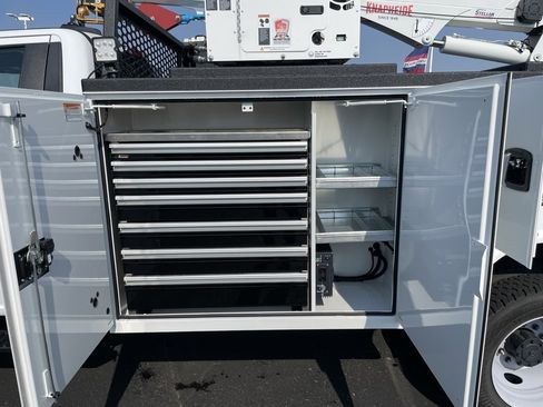 New 2025 Ford F550 4x4 Regular Cab Super Duty image 43