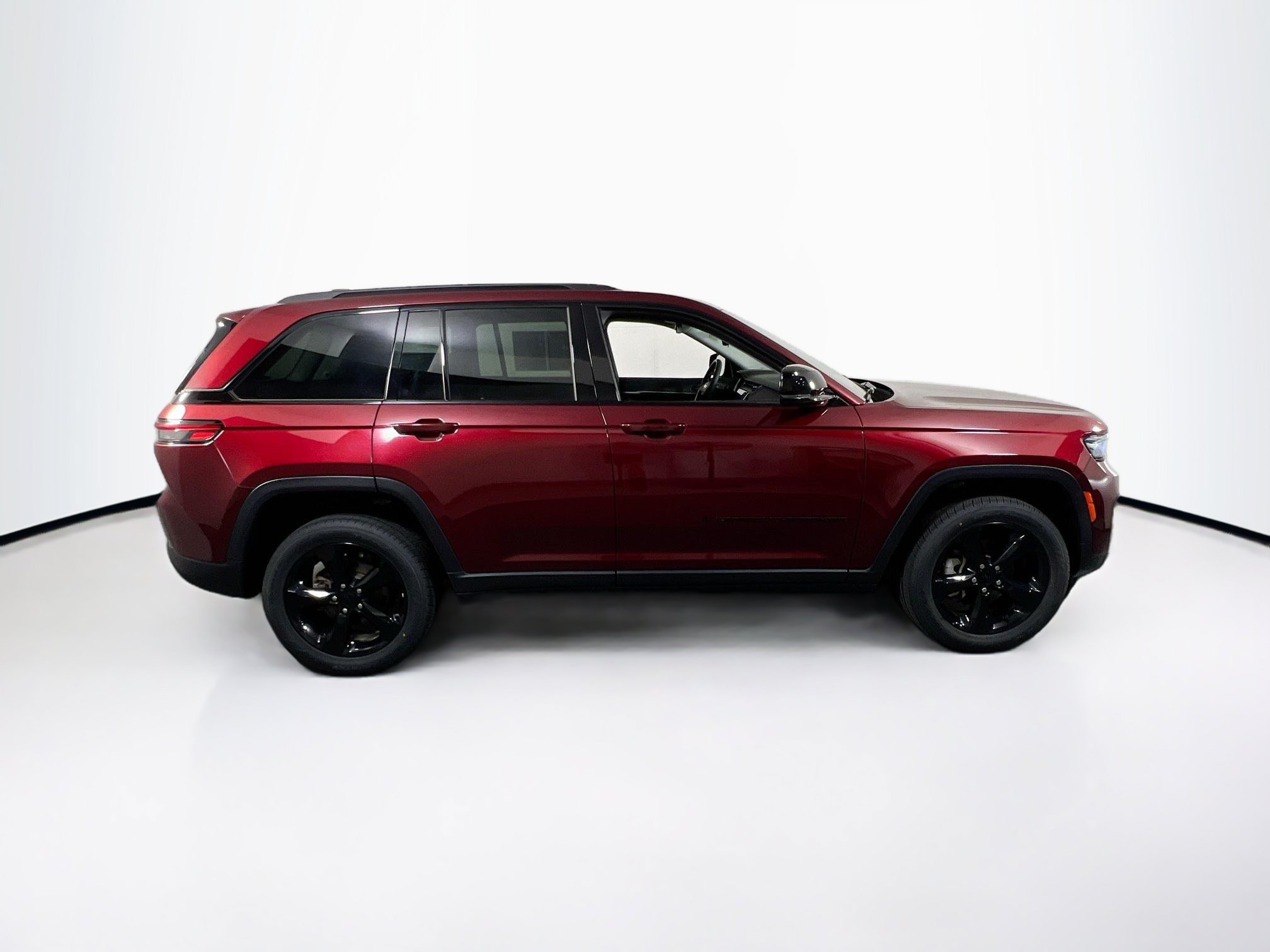Used 2023 Jeep Grand Cherokee Limited w/ Black Appearance Package AWD/4WD image 4