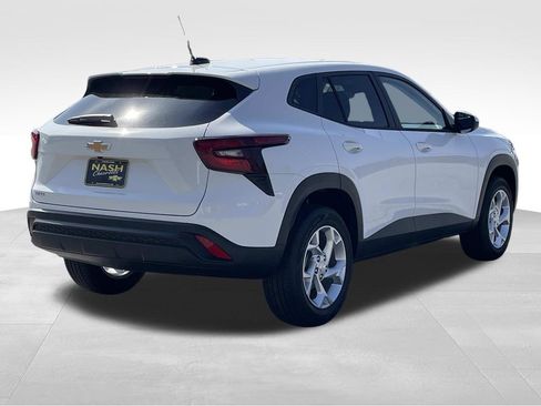 New 2026 Chevrolet Trax LS w/ LS Convenience Package FWD image 3