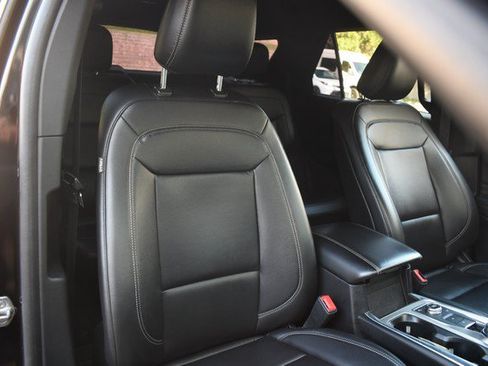 Used 2020 Ford Explorer XLT w/ Equipment Group 202A AWD/4WD image 26