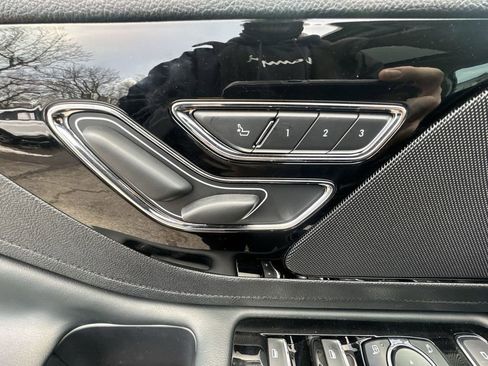 Used 2025 Lincoln Aviator AWD image 12