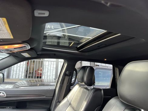 Used 2021 Jeep Grand Cherokee Limited w/ Trailer Tow Group IV image 17