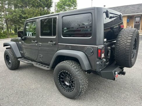Used 2018 Jeep Wrangler Unlimited Sport S AWD/4WD image 5