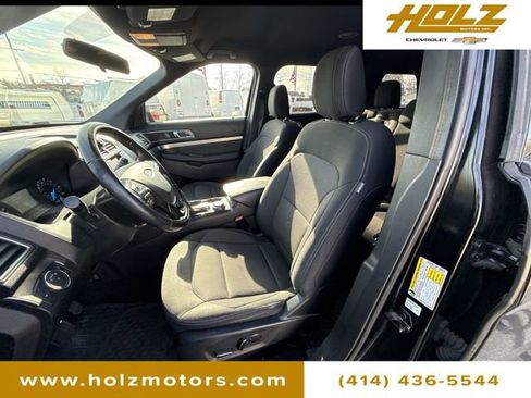 Used 2018 Ford Explorer XLT image 18